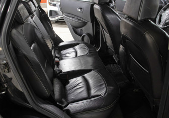 Подержанный автомобиль Nissan Qashqai 2008 года (11 фото)