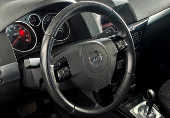Подержанный автомобиль Opel Astra Hatchback 2007 года (12 фото)