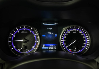 Подержанный автомобиль Infiniti Q50 2016 года (11 фото)