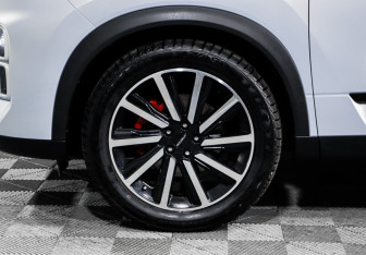 Подержанный автомобиль Jaecoo J7 2024 года (15 фото)