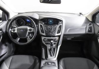 Подержанный автомобиль Ford Focus Hatchback 2014 года (10 фото)
