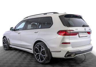 Подержанный автомобиль BMW X7 2019 года (7 фото)