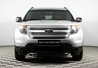 Подержанный автомобиль Ford Explorer 2013 года (2 фото)