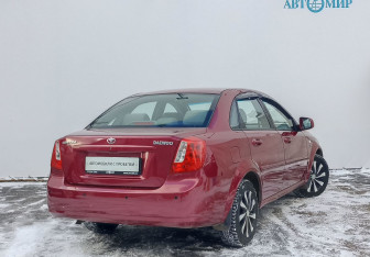 Подержанный автомобиль Daewoo Gentra Sedan 2015 года (5 фото)