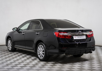 Подержанный автомобиль Toyota Camry Sedan 2013 года (7 фото)