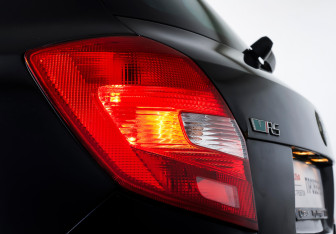 Подержанный автомобиль Skoda Fabia RS Hatchback 2011 года (19 фото)