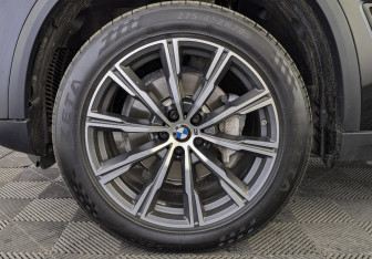 Подержанный автомобиль BMW X5 2019 года (12 фото)