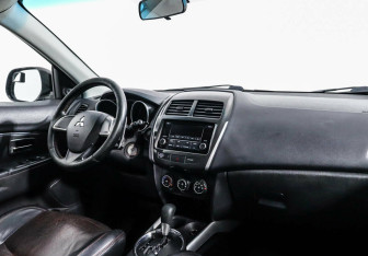 Подержанный автомобиль Mitsubishi ASX 2013 года (7 фото)