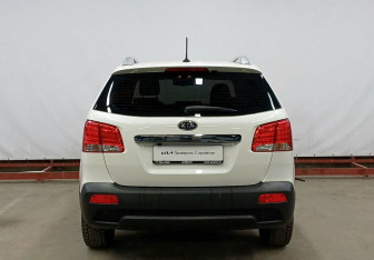 Подержанный автомобиль Kia Sorento 2011 года (6 фото)