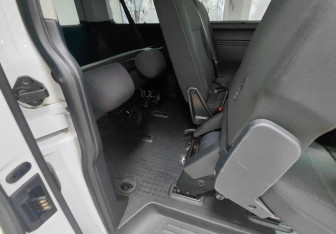 Подержанный автомобиль Volkswagen Caravelle 2018 года (16 фото)