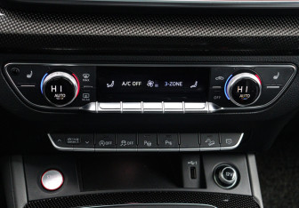 Подержанный автомобиль Audi SQ5 2020 года (15 фото)