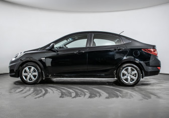 Подержанный автомобиль Hyundai Solaris Sedan 2011 года (8 фото)