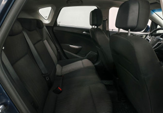 Подержанный автомобиль Opel Astra Hatchback 2011 года (14 фото)