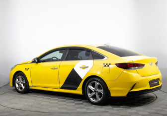 Подержанный автомобиль Hyundai Sonata 2018 года (7 фото)