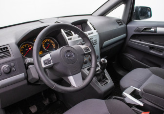Подержанный автомобиль Opel Zafira Compactvan 2010 года (9 фото)
