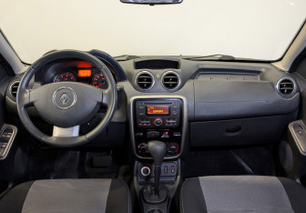 Подержанный автомобиль Renault Duster 2014 года (14 фото)