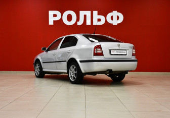 Подержанный автомобиль Skoda Octavia Liftback 2008 года (7 фото)