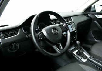 Подержанный автомобиль Skoda Octavia Wagon 2018 года (9 фото)