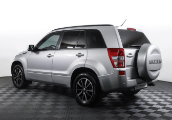 Подержанный автомобиль Suzuki Grand Vitara 2008 года (7 фото)