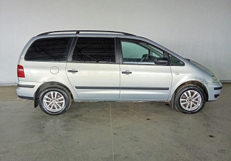 Подержанный автомобиль Volkswagen Sharan 2003 года (7 фото)