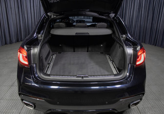 Подержанный автомобиль BMW X6 2017 года (10 фото)