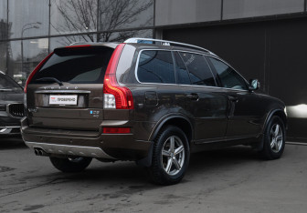 Подержанный автомобиль Volvo XC90 2014 года (5 фото)