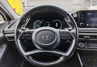 Подержанный автомобиль Hyundai Sonata 2019 года (12 фото)
