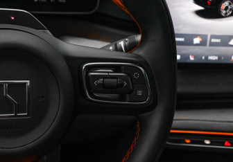 Подержанный автомобиль Zeekr 001 2024 года (32 фото)