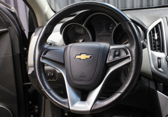 Подержанный автомобиль Chevrolet Cruze Sedan 2013 года (17 фото)