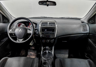 Подержанный автомобиль Mitsubishi ASX 2013 года (13 фото)