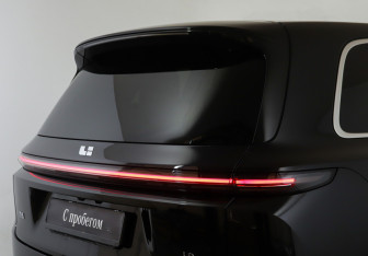 Подержанный автомобиль LiXiang L9 2024 года (17 фото)