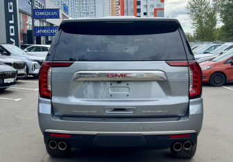 Подержанный автомобиль GMC Yukon 2023 года (6 фото)