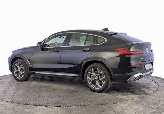 Подержанный автомобиль BMW X4 2022 года (7 фото)