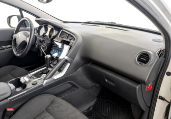 Подержанный автомобиль Peugeot 3008 2013 года (11 фото)