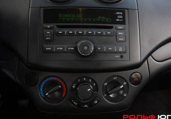 Подержанный автомобиль Chevrolet Aveo Sedan 2008 года (13 фото)