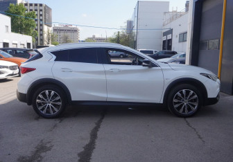 Подержанный автомобиль Infiniti QX30 2017 года (4 фото)