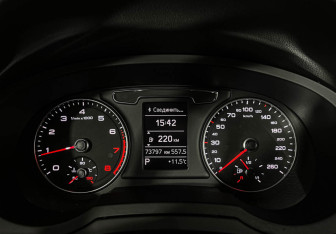 Подержанный автомобиль Audi Q3 2015 года (11 фото)