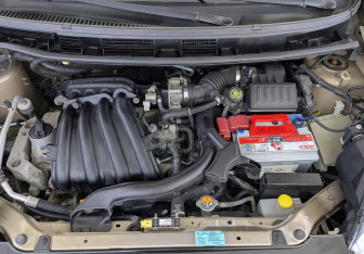 Подержанный автомобиль Nissan Note 2013 года (11 фото)