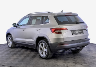 Подержанный автомобиль Skoda Karoq 2021 года (7 фото)