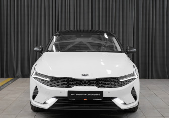 Подержанный автомобиль Kia K5 2020 года (2 фото)