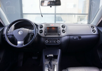 Подержанный автомобиль Volkswagen Tiguan 2010 года (13 фото)