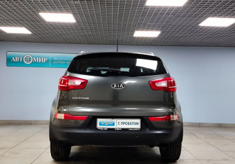 Подержанный автомобиль Kia Sportage 2012 года (6 фото)
