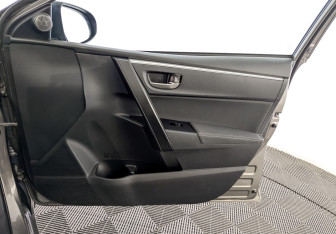 Подержанный автомобиль Toyota Corolla Sedan 2016 года (24 фото)