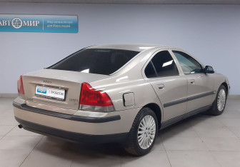 Подержанный автомобиль Volvo S60 2001 года (5 фото)