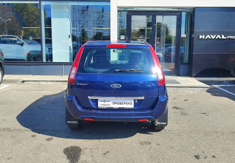 Подержанный автомобиль Ford Fusion 2011 года (6 фото)