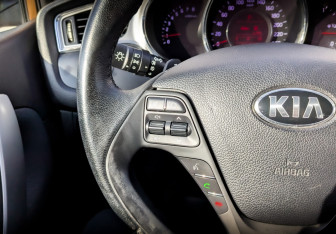 Подержанный автомобиль Kia Ceed Hatchback 2017 года (27 фото)