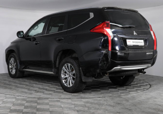 Подержанный автомобиль Mitsubishi Pajero Sport 2018 года (4 фото)