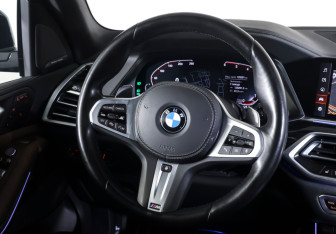 Подержанный автомобиль BMW X7 2021 года (15 фото)