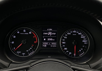 Подержанный автомобиль Audi A3 Sedan 2017 года (21 фото)