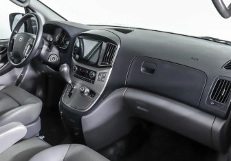 Подержанный автомобиль Hyundai Grand Starex 2017 года (5 фото)
